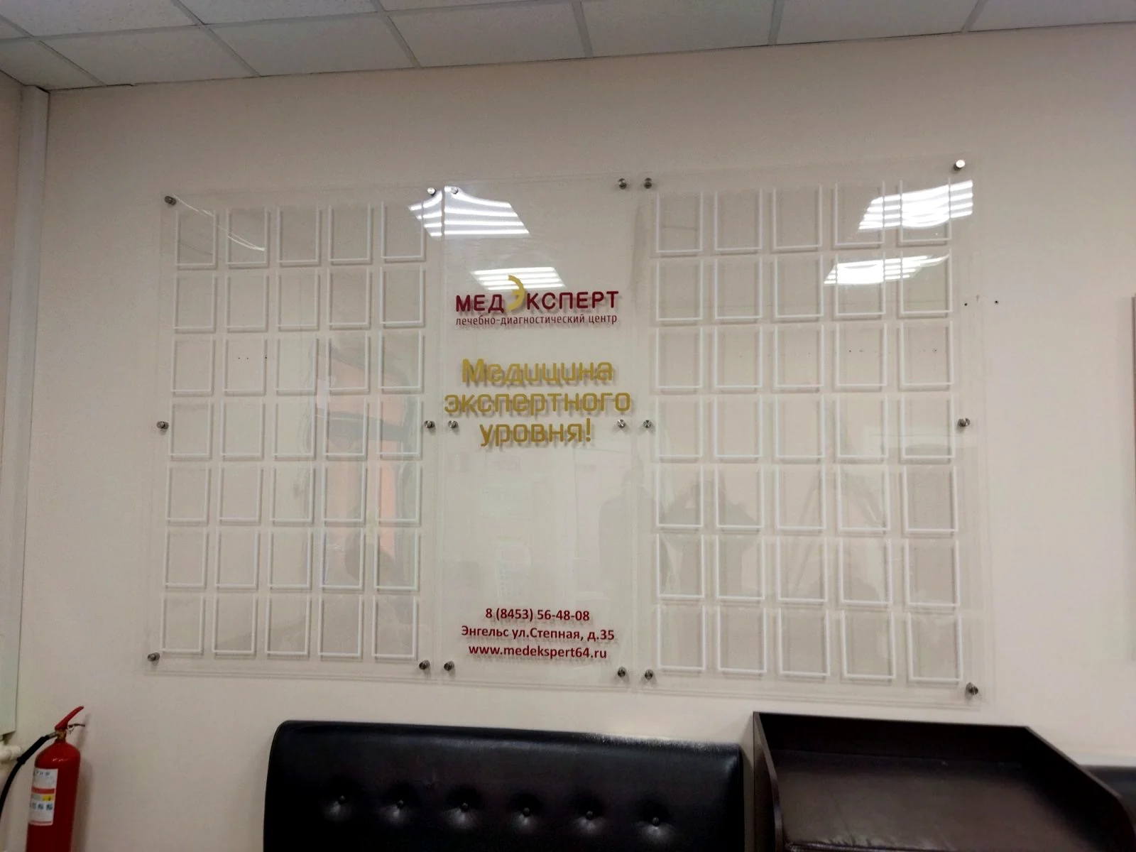 Медэксперт — Стенды из оргстекла
